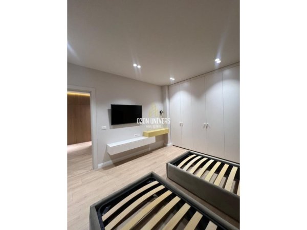 Tirane, jepet me qera apartament 3+1+Ballkon Kati 3, 160 m² 2.500 € (Rruga e Kosovarëve)