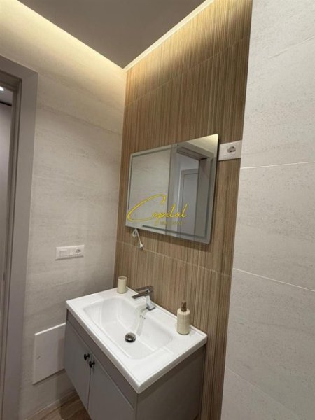 Tirane, jepet me qera apartament 1+1 Kati 3, 70 m² 750 € (ZOGU I ZI)