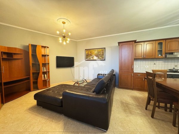Tirane, jepet me qera apartament 1+1 Kati 7, 68 m² 580 € (TE SELVIA, PRANE QENDRES DHE PAZARIT TE RI)