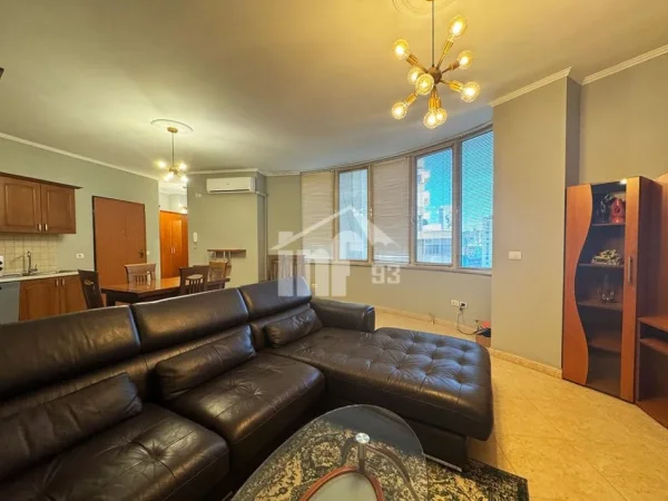 Tirane, jepet me qera apartament 1+1 Kati 7, 68 m² 580 € (TE SELVIA, PRANE QENDRES DHE PAZARIT TE RI)