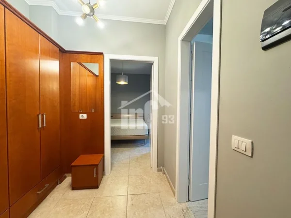 Tirane, jepet me qera apartament 1+1 Kati 7, 68 m² 580 € (TE SELVIA, PRANE QENDRES DHE PAZARIT TE RI)