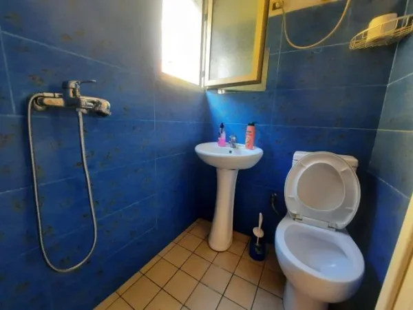 Tirane, jepet me qera garsonier Kati 2, 400 € (rruga 5 maji)