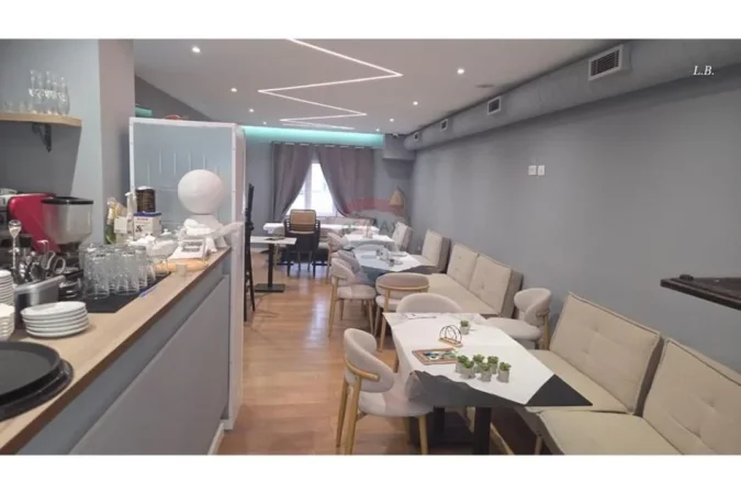 Tirane, jepet me qera lokal , 100 m² 1.500 € (Qendra Kristal, Tiranë)