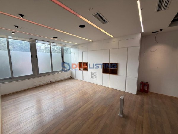 Tirane, jepet me qera zyre Kati 1, 85 m² 1.150 € (Rruga e Elbasanit)