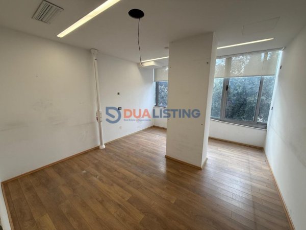 Tirane, jepet me qera zyre Kati 1, 85 m² 1.150 € (Rruga e Elbasanit)