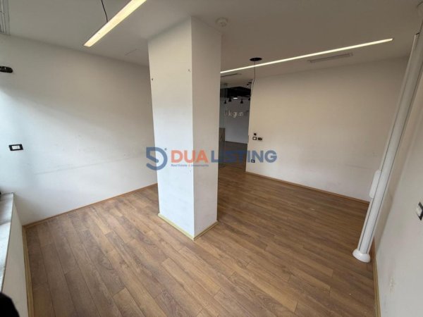 Tirane, jepet me qera zyre Kati 1, 85 m² 1.150 € (Rruga e Elbasanit)