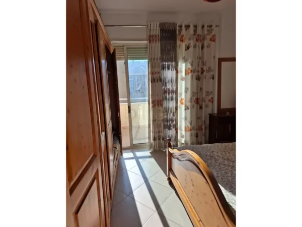 Tirane, jepet me qera 2+1 , 80 m² 700 € (Pazari i RI)