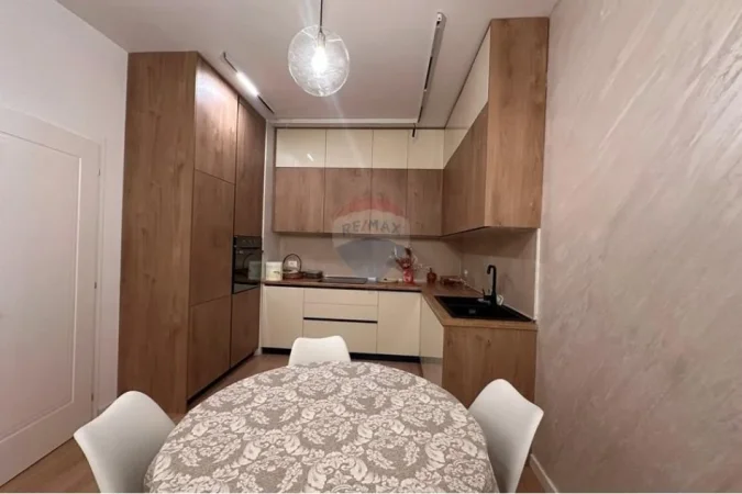 Tirane, jepet me qera apartament 2+1 , 102 m² 1.500 € (Rruga Bardhok Biba)