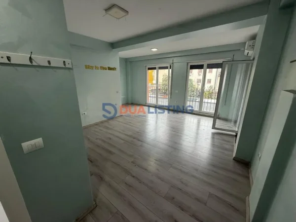 Tirane, jepet me qera zyre Kati 2, 75 m² 600 € (21 Dhjetori)