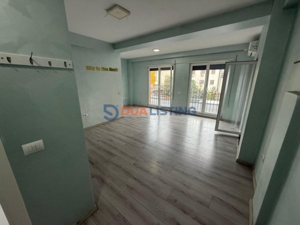 Tirane, jepet me qera zyre Kati 2, 75 m² 600 € (21 Dhjetori)