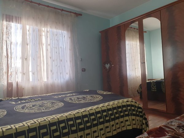 Tirane, jepet me qera Vile 2+1+Ballkon Kati 2, 80 m² 450 € (Allias/Rr.Njazi Meka)