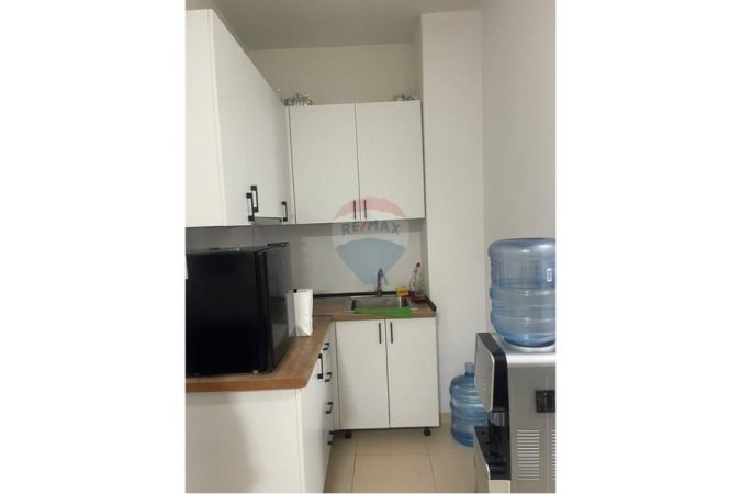 Tirane, jepet me qera zyre , 70 m² 850 € (RRUGA E KOSOVARVE)
