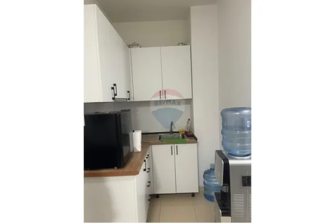 Tirane, jepet me qera zyre , 70 m² 850 € (RRUGA E KOSOVARVE)