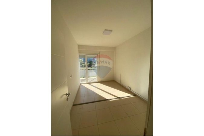 Tirane, jepet me qera zyre , 70 m² 850 € (RRUGA E KOSOVARVE)
