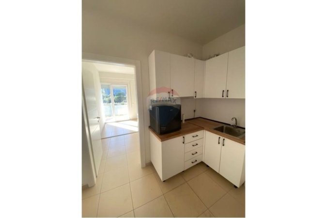 Tirane, jepet me qera zyre , 70 m² 850 € (RRUGA E KOSOVARVE)