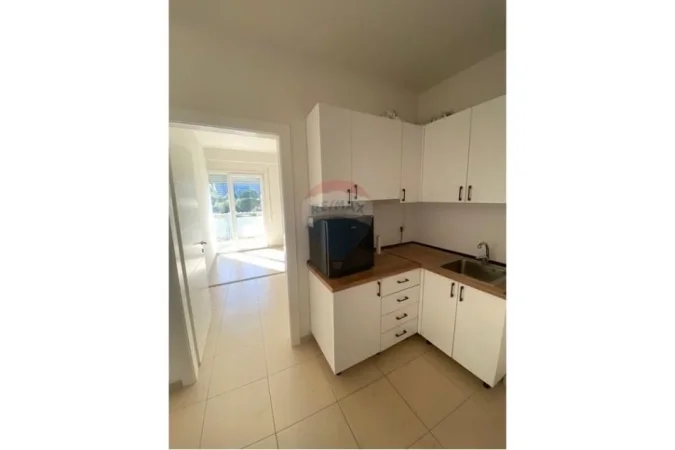 Tirane, jepet me qera zyre , 70 m² 850 € (RRUGA E KOSOVARVE)