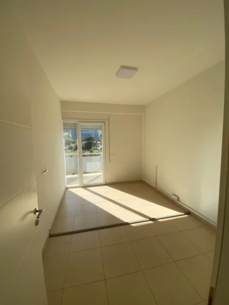 Tirane, jepet me qera apartament 1+1+Ballkon , 65 m² 1.000 € (Rruga e Kosovareve)