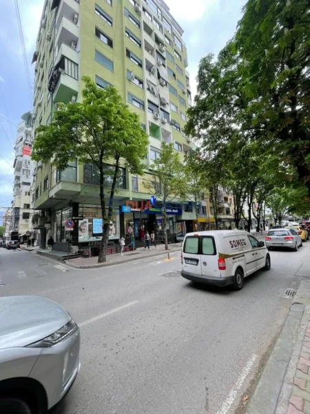 Tirane, shitet ambjent biznesi Kati 1, 350 m² 1.500.000 € (Bllok)