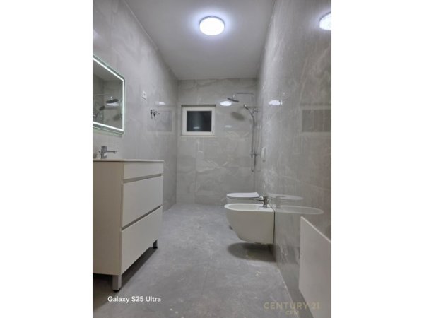 Tirane, shitet apartament 2+1 Kati 7, 92 m² 140.000 € (Laprake)