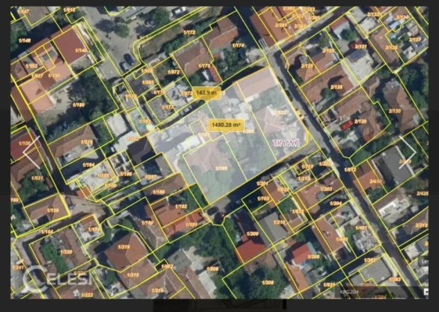 Tirane, shitet truall , 1.485 m² (Rruga Ali Baushi)