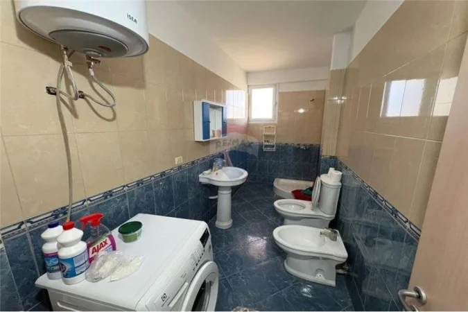 Vlore - Lungomare, jepet me qera apartament 1+1 , 65 m² 350 € (Rruga Dhimitër Konomi, Vlorë)