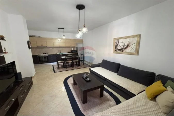 Vlore - Lungomare, jepet me qera apartament 1+1 , 65 m² 350 € (Rruga Dhimitër Konomi, Vlorë)