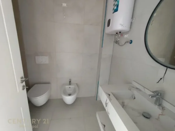 Tirane, jepet me qera Kati 3, 131 m² 1.800 €