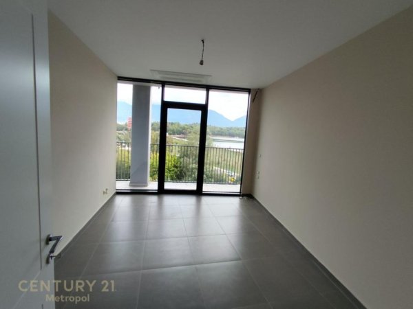Tirane, jepet me qera Kati 3, 131 m² 1.800 €