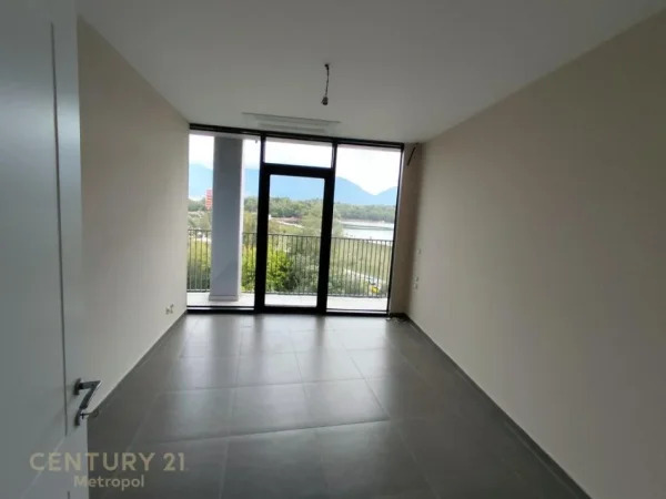 Tirane, jepet me qera Kati 3, 131 m² 1.800 €