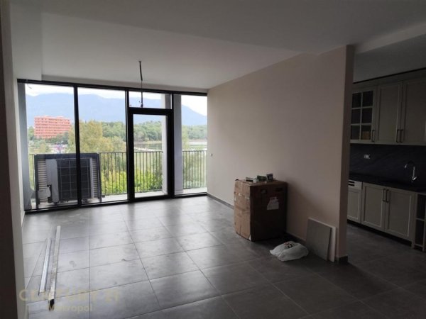 Tirane, jepet me qera Kati 3, 131 m² 1.800 €