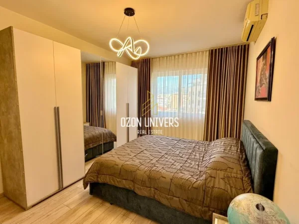 Tirane, jepet me qera apartament 1+1+Ballkon Kati 8, 70 m² 900 € (Rruga e Kosovarëve)