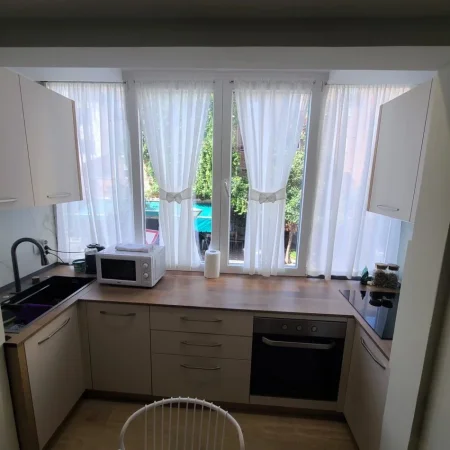 Tirane, jepet me qera apartament 1+1 Kati 1, 57 m² 750 € (Myslym Shyr tek Tregu Cam)