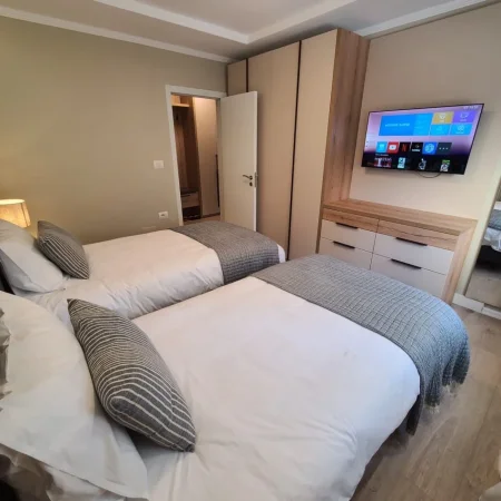 Tirane, jepet me qera apartament 1+1 Kati 1, 57 m² 750 € (Myslym Shyr tek Tregu Cam)