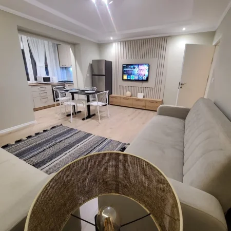 Tirane, jepet me qera apartament 1+1 Kati 1, 57 m² 750 € (Myslym Shyr tek Tregu Cam)