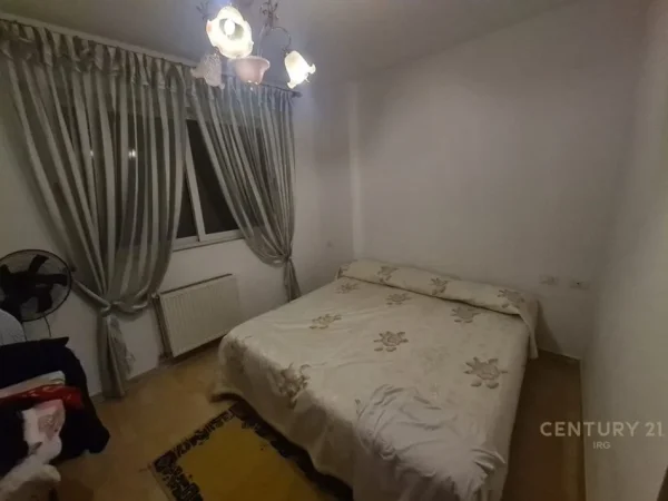 Tirane, jepet me qera apartament 1+1 Kati 6, 70 m² 600 € (Komuna e Parisit)