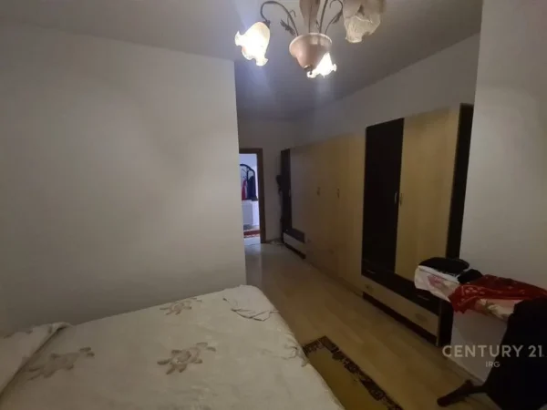 Tirane, jepet me qera apartament 1+1 Kati 6, 70 m² 600 € (Komuna e Parisit)