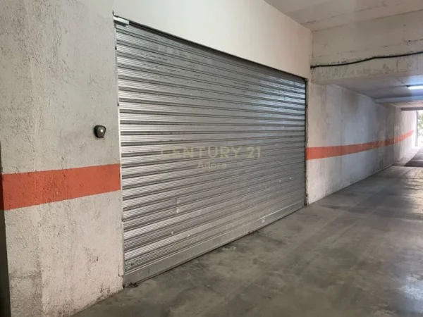 Tirane, jepet me qera magazine Kati -1, 120 m² 600 € (Liqeni Tiranes)