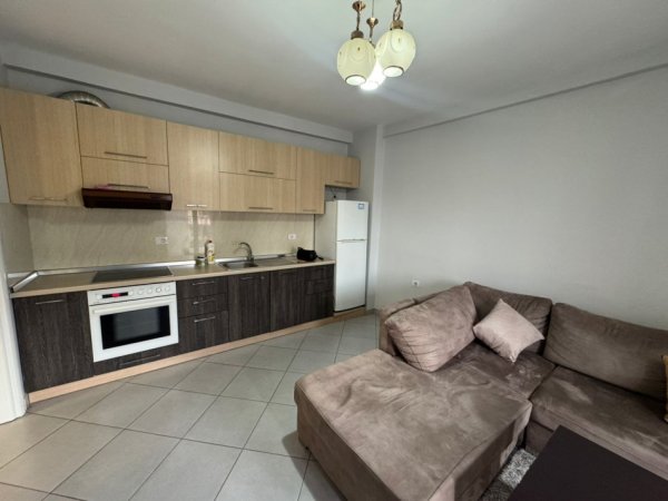 Tirane, jepet me qera apartament 1+1 Kati 2, 57 m² 470 € (Don bosco)