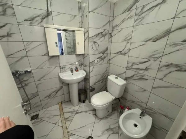 Tirane, jepet me qera apartament 1+1 Kati 2, 57 m² 470 € (Don bosco)