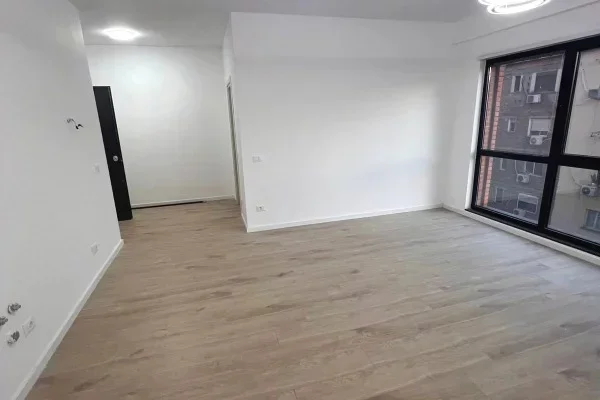 Tirane, jepet me qera zyre , 76 m² 