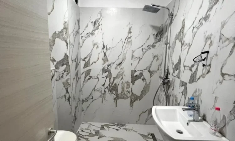 Tirane, jepet me qera zyre , 76 m² 