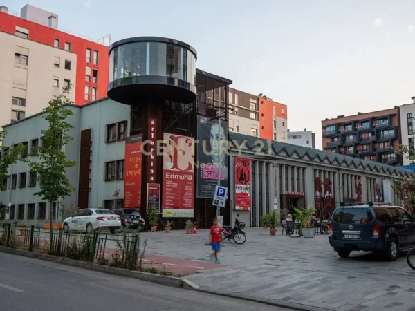 Tirane, jepet me qera zyre , 73 m² 650 € (Liqeni Tiranes)