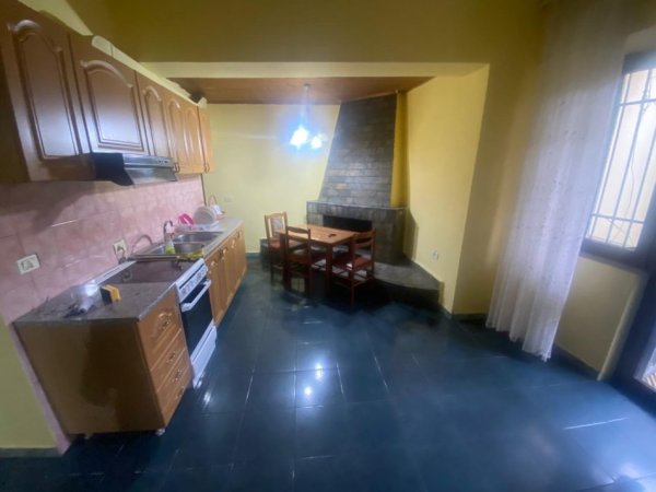 Tirane, jepet me qera Vile 2+1+Ballkon Kati 1, 107 m² 400 € (Shkolla Siri Kodra)