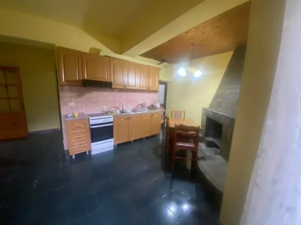 Tirane, jepet me qera Vile 2+1+Ballkon Kati 1, 107 m² 400 € (Shkolla Siri Kodra)