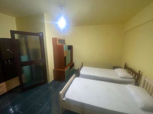 Tirane, jepet me qera Vile 2+1+Ballkon Kati 1, 107 m² 400 € (Shkolla Siri Kodra)