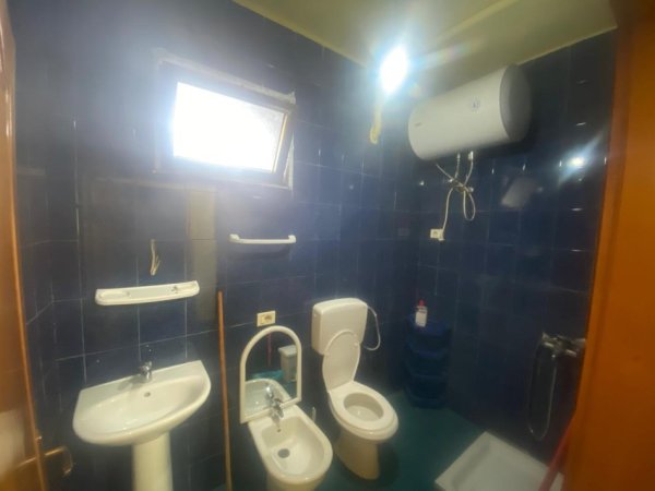 Tirane, jepet me qera Vile 2+1+Ballkon Kati 1, 107 m² 400 € (Shkolla Siri Kodra)