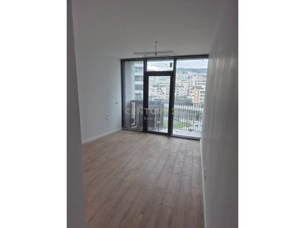 Tirane, jepet me qera ambjent biznesi Kati 5, 115 m² 1.900 € (Liqeni Tiranes)