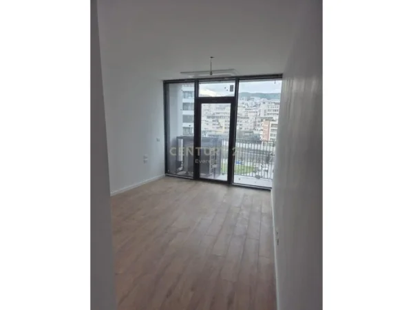 Tirane, jepet me qera ambjent biznesi Kati 5, 115 m² 1.900 € (Liqeni Tiranes)