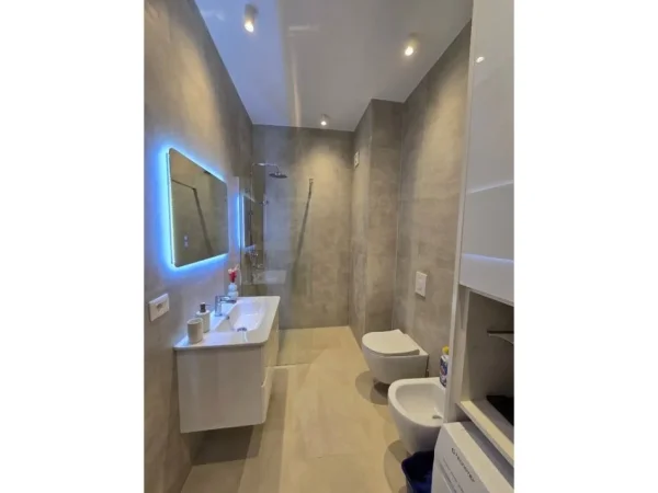 Tirane, jepet me qera apartament 2+1+Ballkon Kati 5, 95 m² 1.500 € (ISH KINEMA 17-NENTORI)