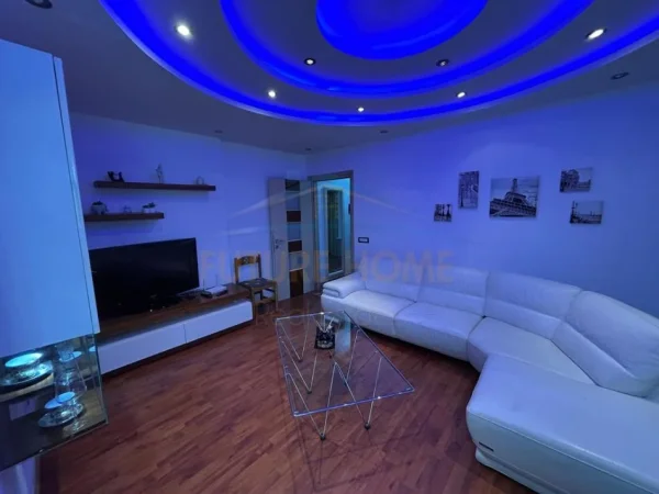 Golem, jepet me qera apartament 1+1 Kati 3, 59 m² 500 € (Shkembi i Kavajes)